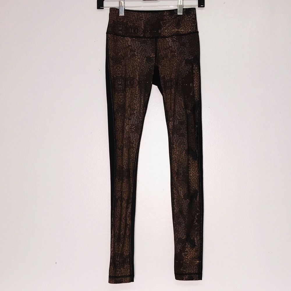 Lululemon women’s size 2 black and nude leggings